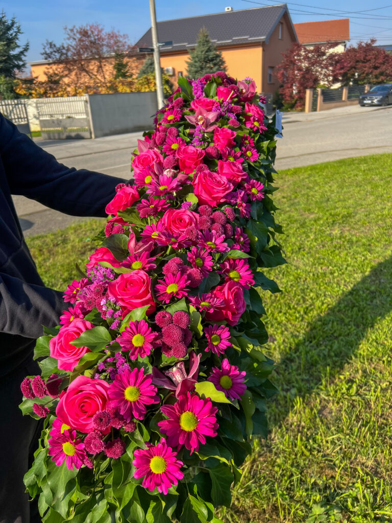 Cvjetni aranžman poseban ljubičasti Vijenci za sprovod
