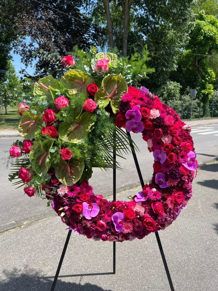 aranžman od ljubičastog cvijeća Vijenci za sprovod
