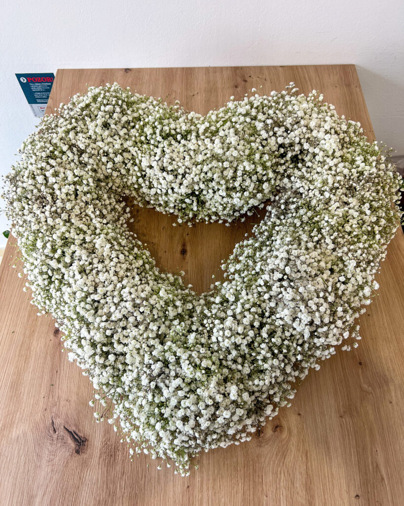 Veliko srce gipsofila cvjetne dekoracije