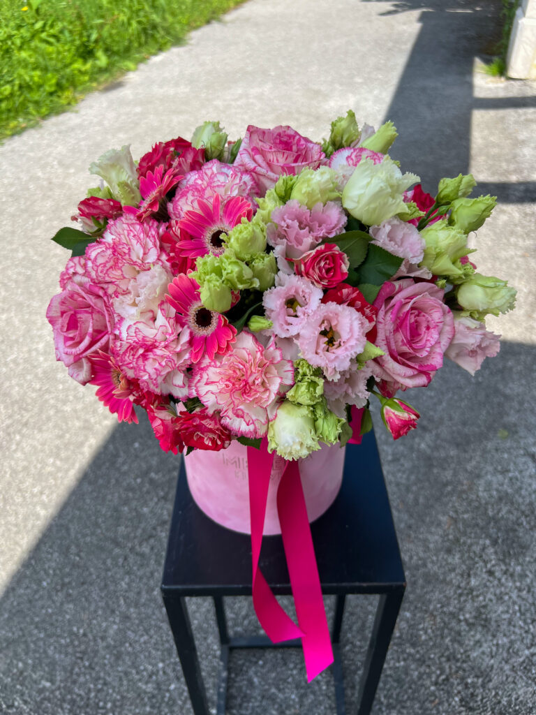 Veliki rozi flower box