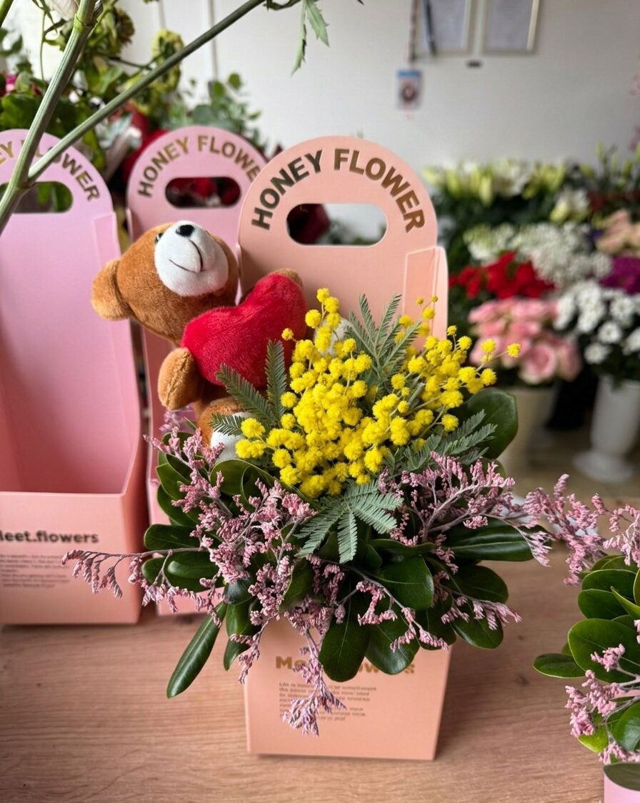 žuto cvijeće mimoze za dan žena