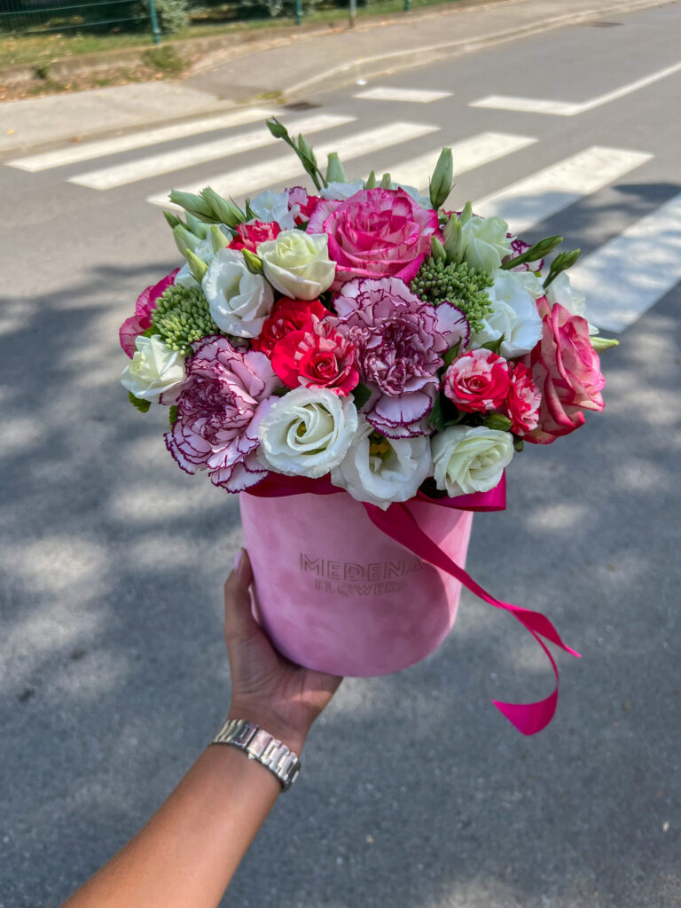 ružičasti velvet flower box šareni karanfil