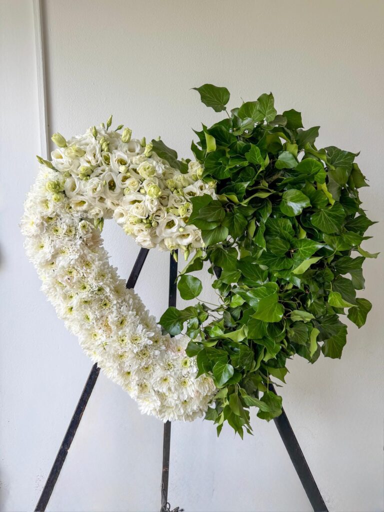 Bijelo veliko srce vijenac za sprovod i pogreb