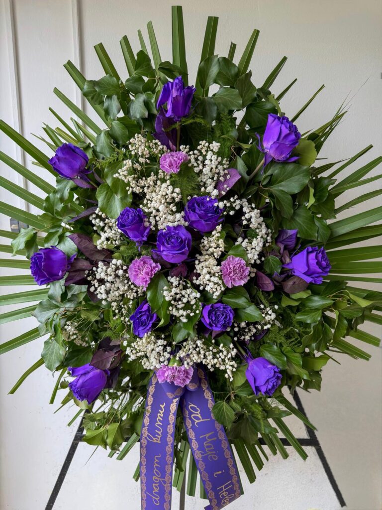 Ljubičasti Vijenac za sprovod ruže