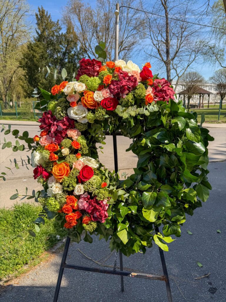 Okrugli vijenac za sprovod pogreb groblje narančasti